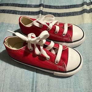 Red Toddler 8c converse never worn